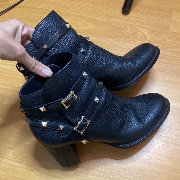 Valentino Garavani Rockstud Buckle-Wrap Ankle Booties, Black 37.5 - Picture 3 of 7